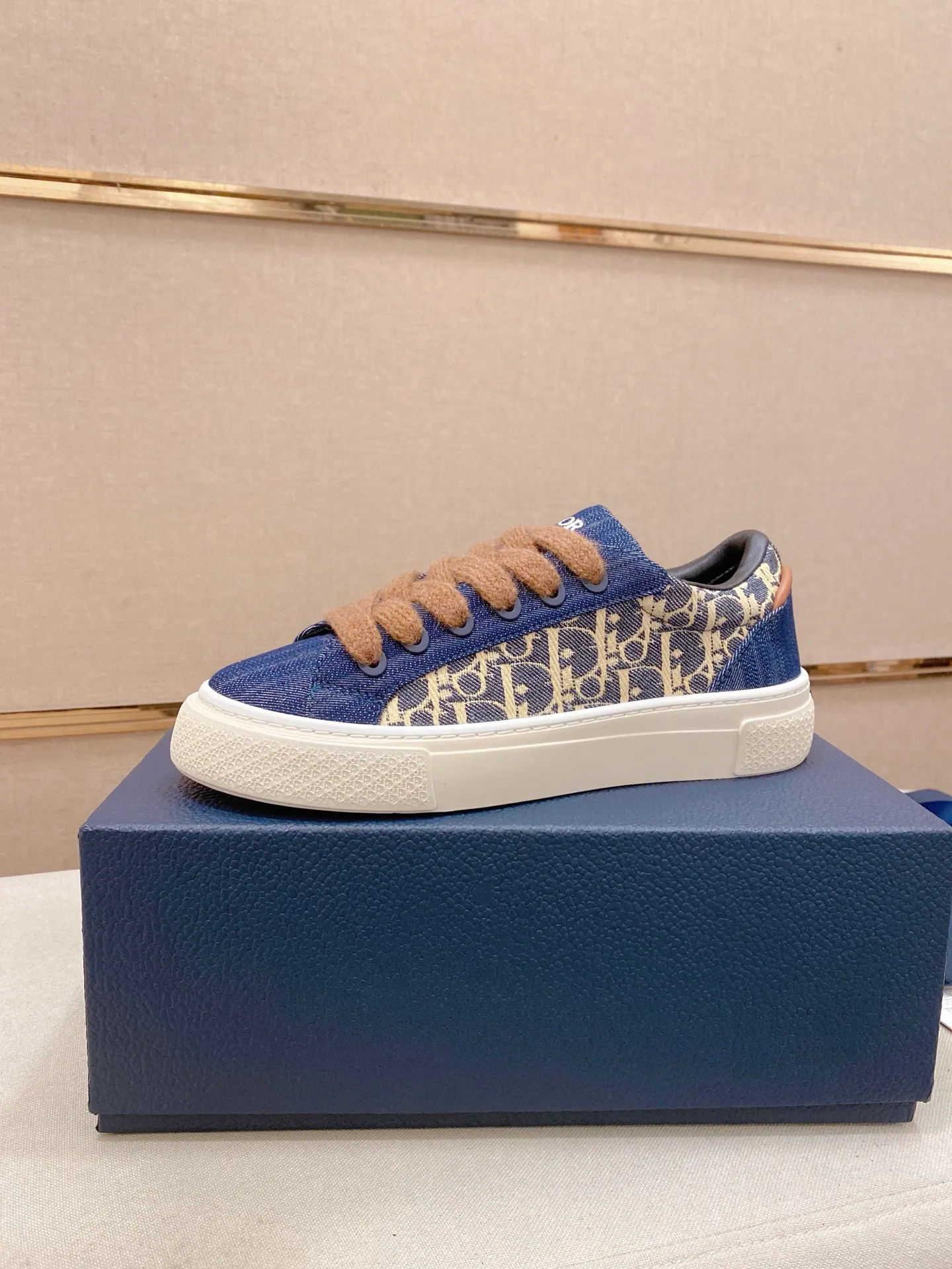 Factory price: 300 Men's shoes 💰[Dior·Dior] Top 🔍Couple style 💏🔍New casual sports style couple shoes, new four-season design, perfect workmanship, lace-up lazy style to create cabinet quality, upper: imported first-layer cowhide, sheepskin lining is soft and comfortable, ultra-light TPU wear-resistant outsole, simple, versatile fashion men's shoes, excellent color code number 35--44
